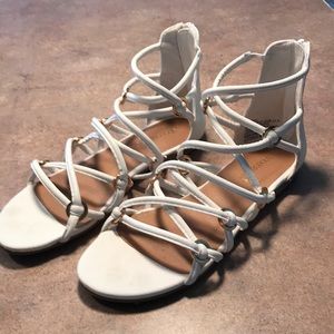 Shoe dazzle size 7 white gladiators